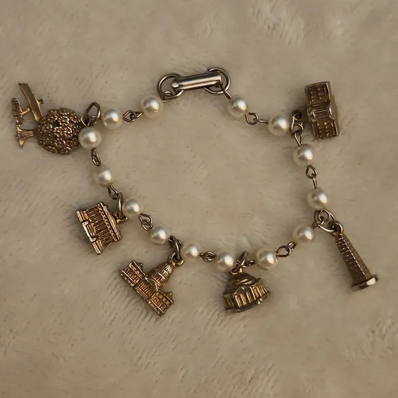 Vintage Faux Pearl Washington DC Buildings Souvenir Travel Charm Bracelet - Picture 7 of 7